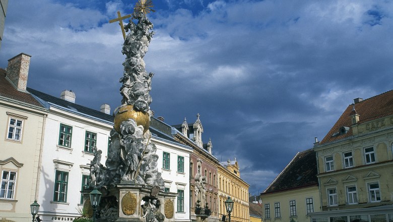 Kolumna Trójcy Świętej na placu Hauptplatz w Baden, © Österreich-Werbung/Diejun