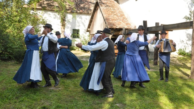 Kultywowanie folkloru – taniec ludowy , © Museumsdorf Niedersulz