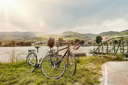 Wpisane na listę światowego dziedzictwa UNESCO Wachau jest wspaniałym miejscem do jazdy na rowerze i wypoczynku - tak jak tutaj w Weißenkirchen., © Donau Niederösterreich/Andreas Hofer